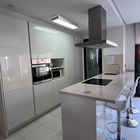 Bright Modern Bioko Apartman